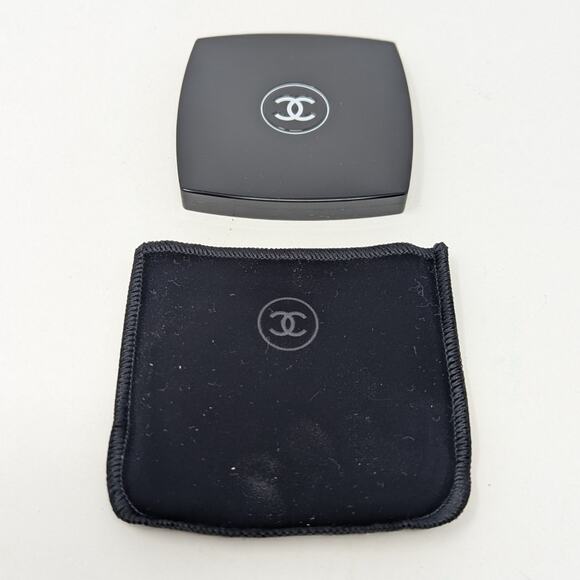 Chanel Dual Mirror Normal and Magnifying - Picture 7 of 9